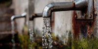 Boire de l'eau en voyage: afin que vous puissiez nettoyer l'eau vous-même Boire de l'eau en voyage: afin que vous puissiez nettoyer l'eau vous-même
